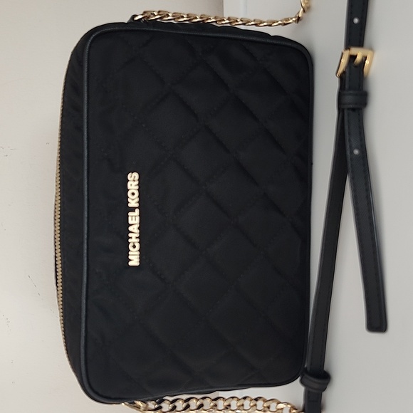 Michael Kors Jet Set Crossbody w/Free MK Wallet - Picture 2 of 15
